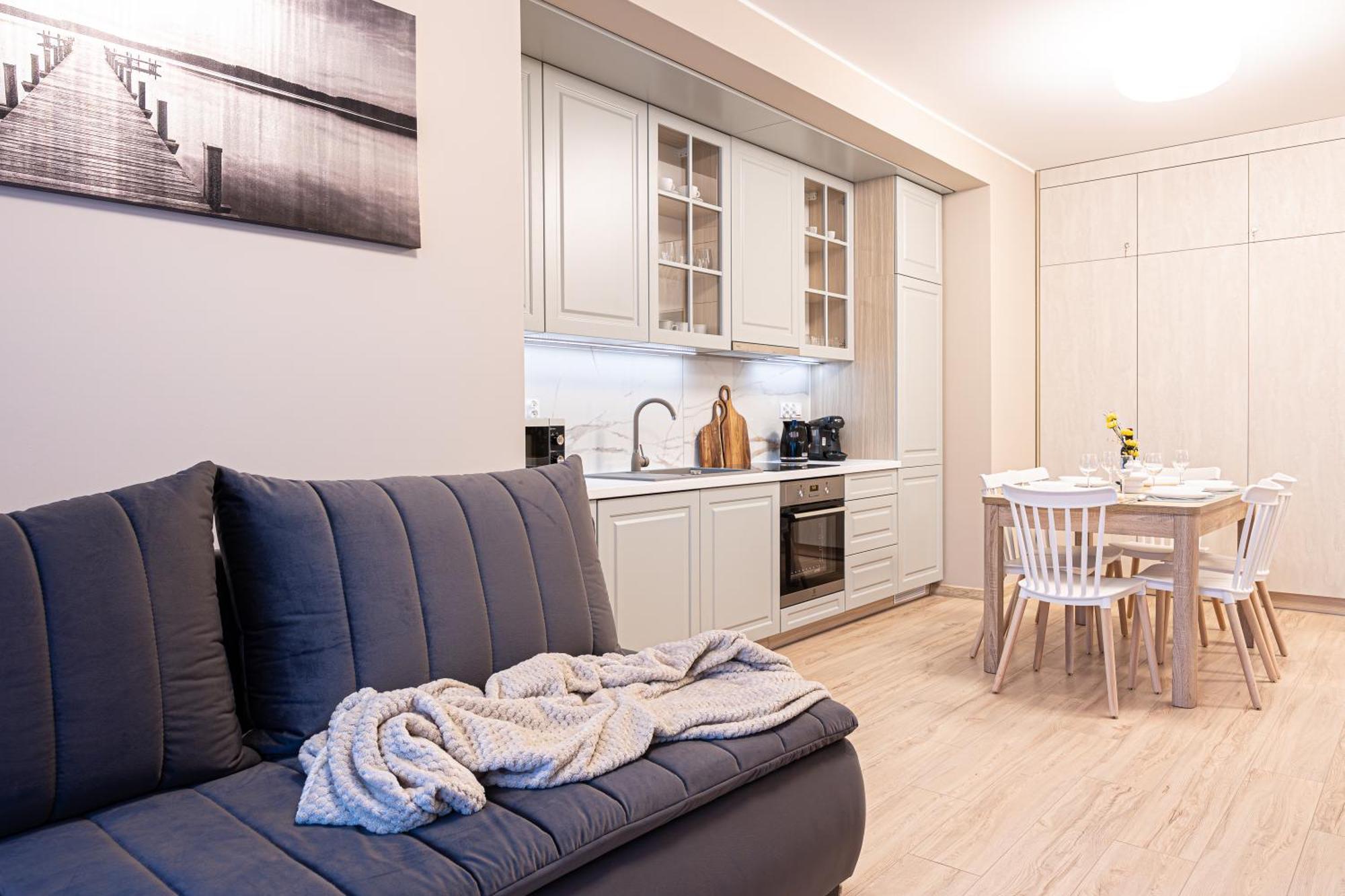 Let's Sea By 2homerent