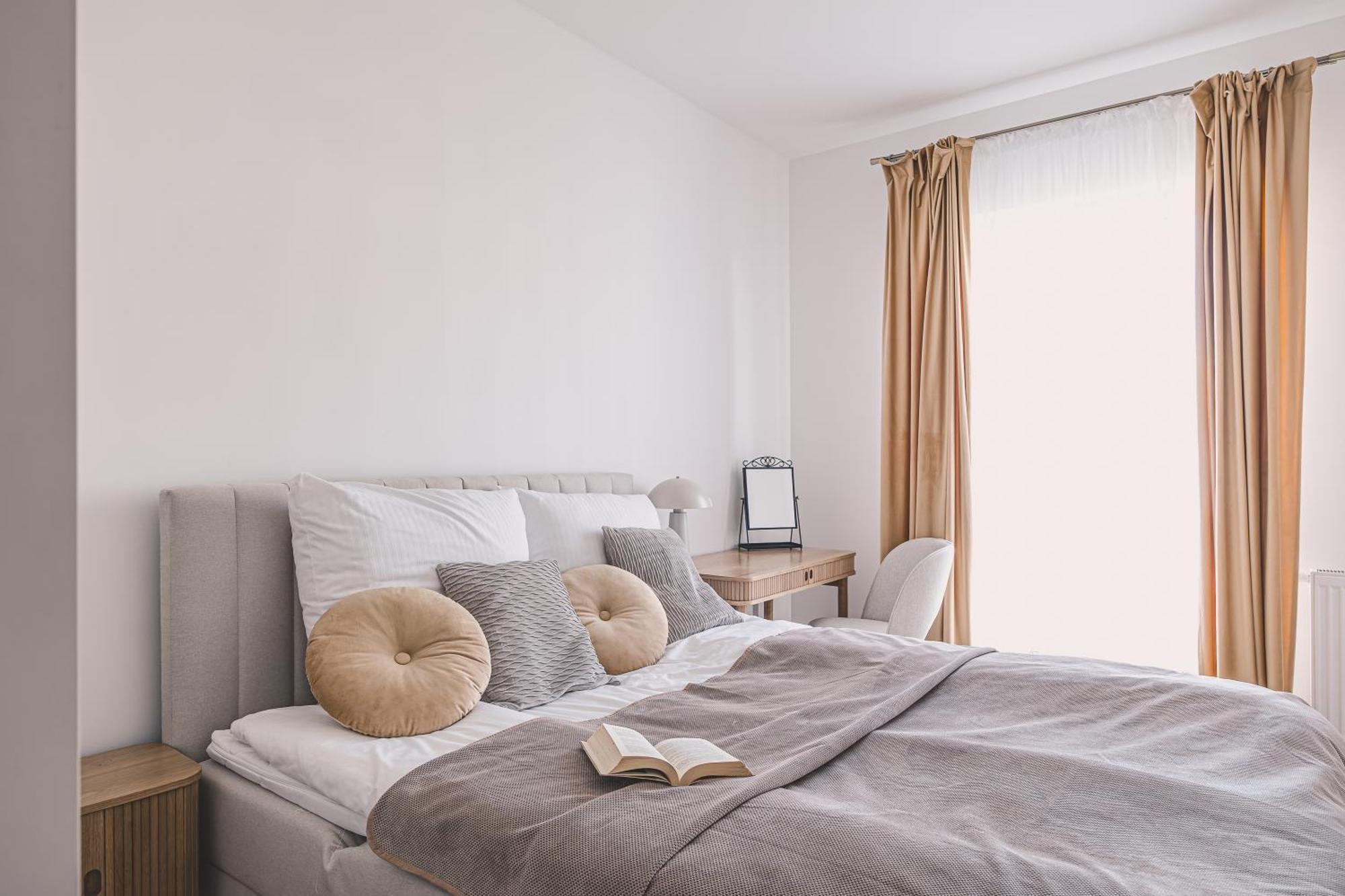 Let's Sea By 2homerent